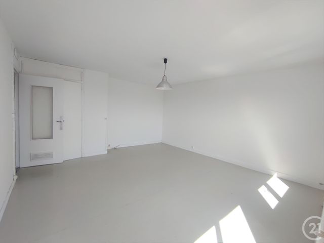 Afficher la photo en grand Appartement F2 à vendre - 2 pièces - 61.0 m2 - CALAIS - 62 - NORD-PAS-DE-CALAIS - Century 21 Immopale