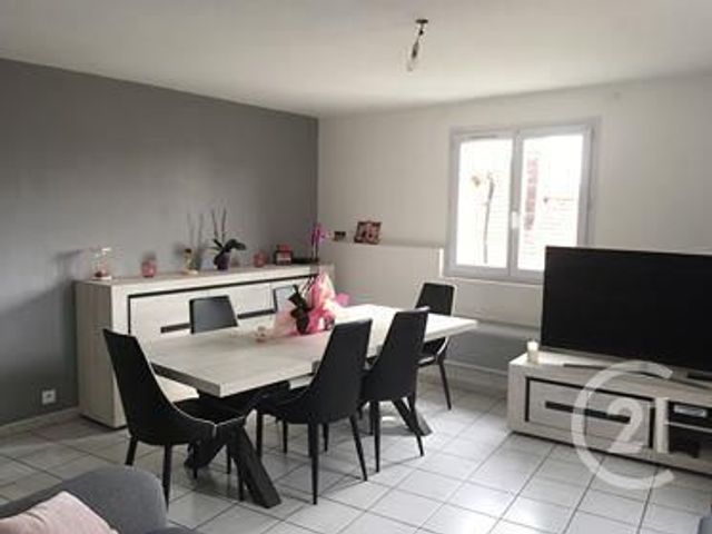 Afficher la photo en grand Appartement F4 à louer - 4 pièces - 84.0 m2 - CALAIS - 62 - NORD-PAS-DE-CALAIS - Century 21 Immopale