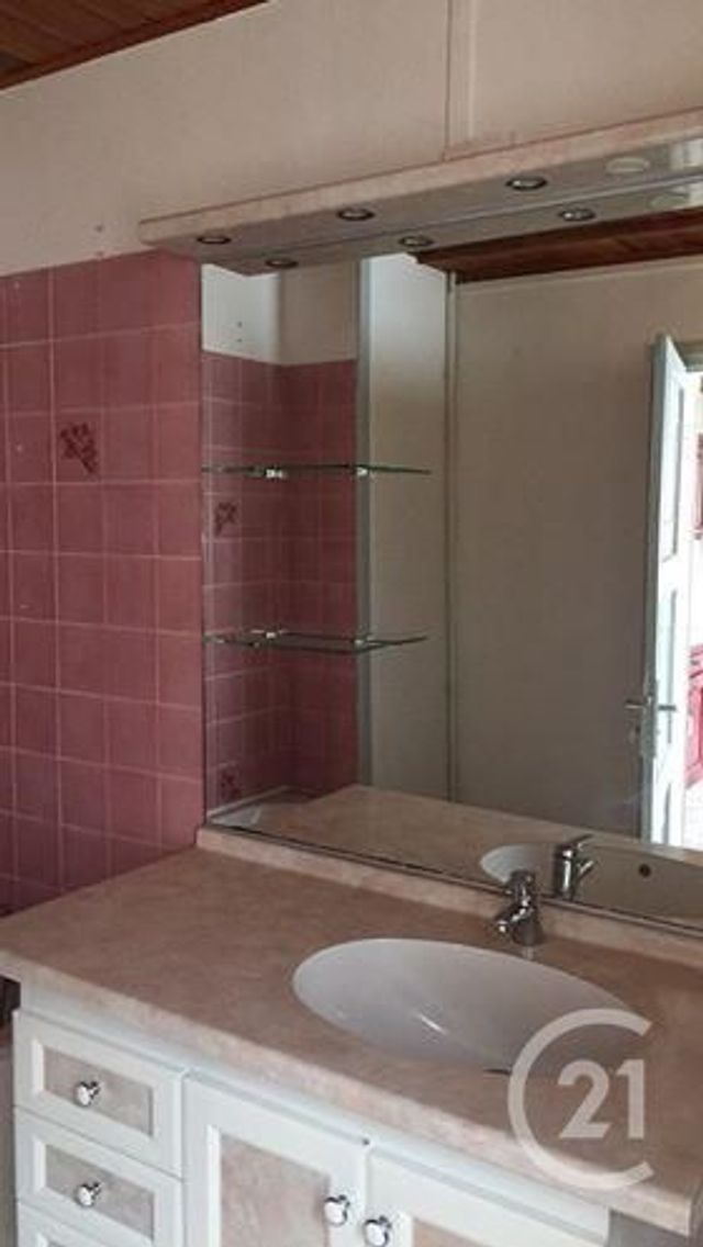 Afficher la photo en grand Appartement F2 à louer - 2 pièces - 55.34 m2 - CALAIS - 62 - NORD-PAS-DE-CALAIS - Century 21 Immopale